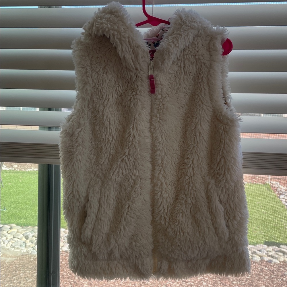 Mini Boden，Kids Cream Faux Fur Hooded Vest，little girl 7-8year